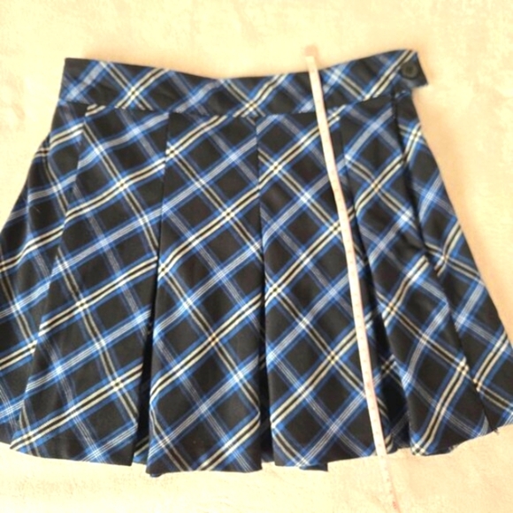 2/$20 H&M Divided Blue & Black Plaid Pleated Mini Skirt Women’s Size 4 - Picture 6 of 7